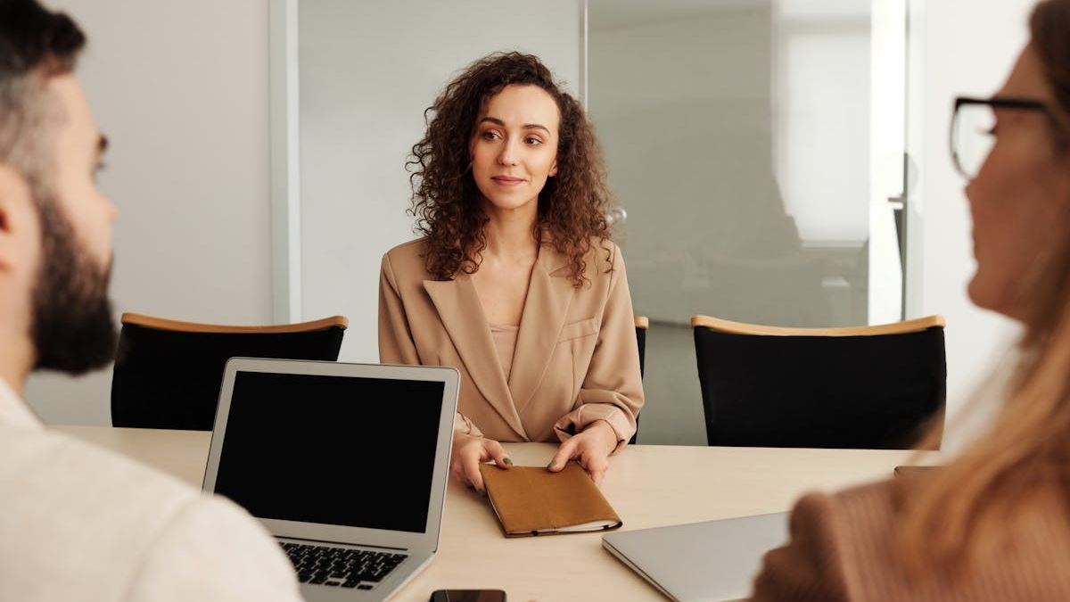 Maximizing HR Efficiency and Compliance with Employee Database Software: An Ultimate Guide for US Businesses