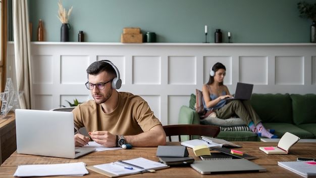 Low-Cost Online Classes: An Accessible Path To Education