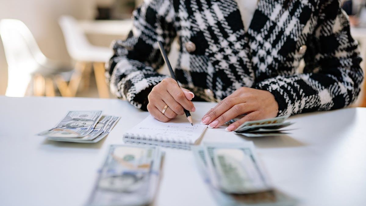 Robo Advisors vs Human Advisors: Navigating Your Financial Future with Confidence