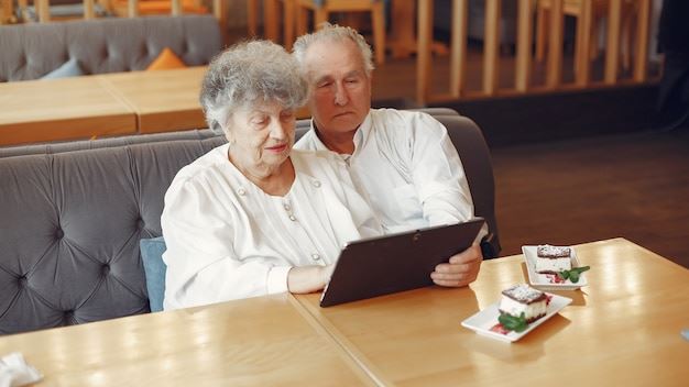 Strategic Use of ETFs for Retirement Income Stability in the United States
