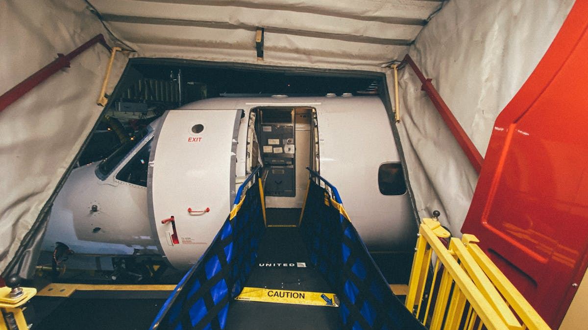 Enhancing Flight Safety and Passenger Confidence with Advanced Flight Tracker Systems in the US