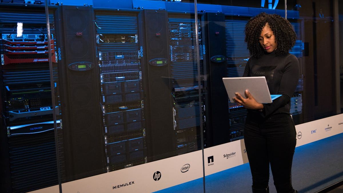 Optimizing Security with Cloud Monitoring Solutions in Hybrid Environments