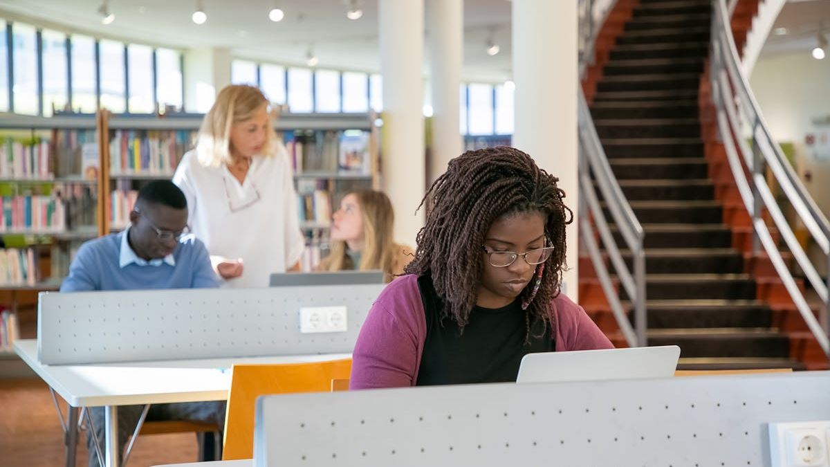 Maximizing Your Success with Online College Courses: Strategies for Students in the US