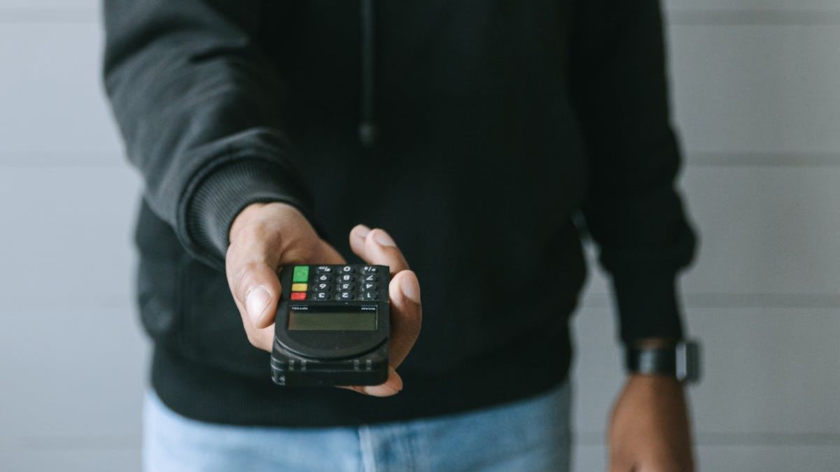 Navigating the Benefits and Challenges of Credit Card Merchant Services for U.S. Businesses