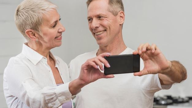 Top Strategies for Securing the Best Cell Phone Deal Senior in the United States