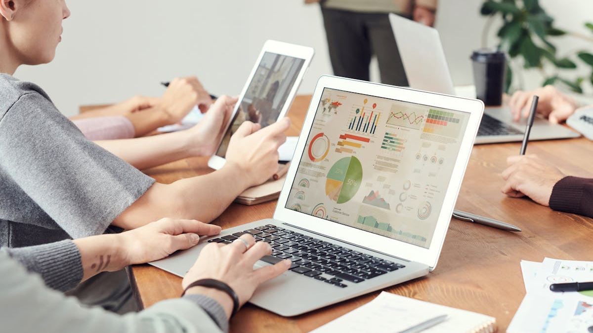 Top Benefits of Implementing Online HR Software for Small Businesses in the U.S.