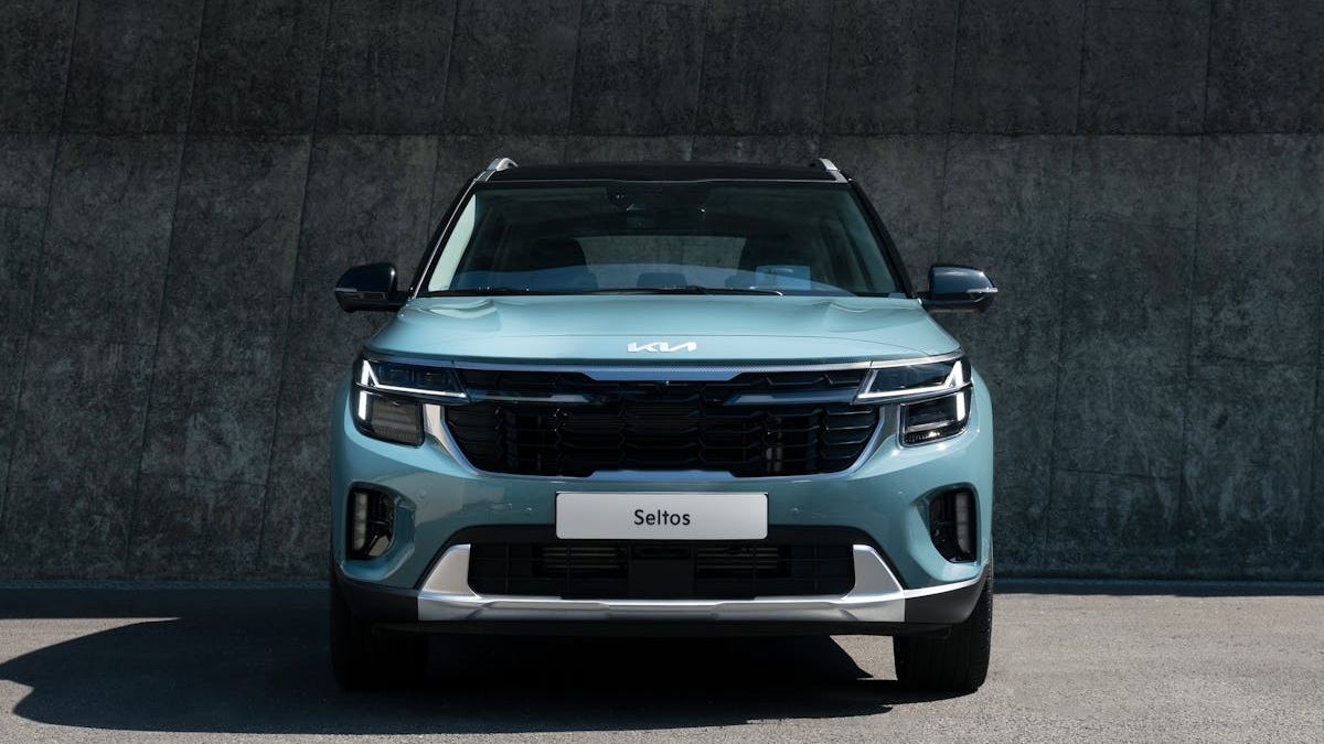 Understanding the Pricing Dynamics: Telluride Kia SUV vs 2022 Cadillac Escalade in the US Market