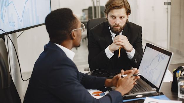 How to Choose the Right Financial Experts Near Me for Your Investment Goals in the USA