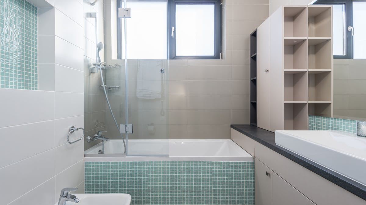 Design Strategies for Optimizing Small Bathrooms with Walk-In Showers