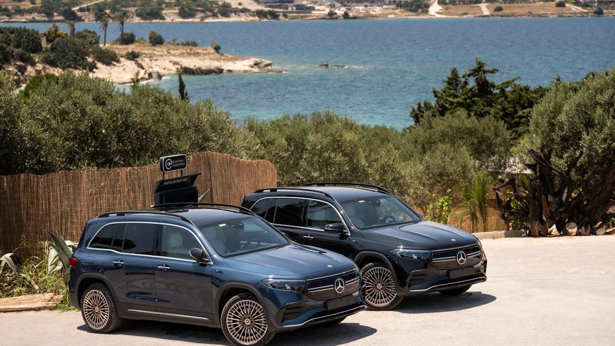 Why the Big Luxury SUV Continues to Dominate the U.S. Market: Features, Trends, and Consumer Insights