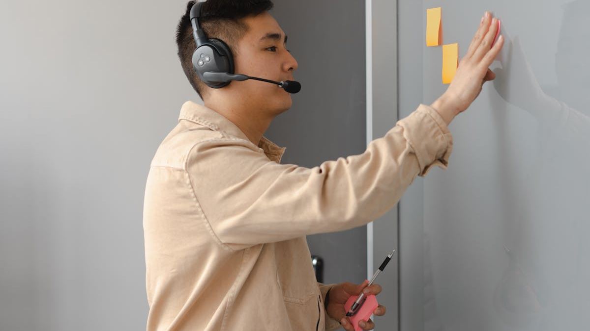 Optimizing Customer Engagement with Cloud-Based Call Center Phone Systems for Small Business Growth