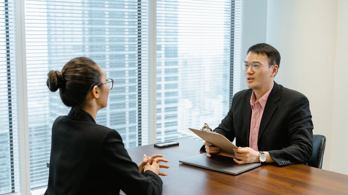 Top 10 Features of the Best Employee Management Software for US Businesses