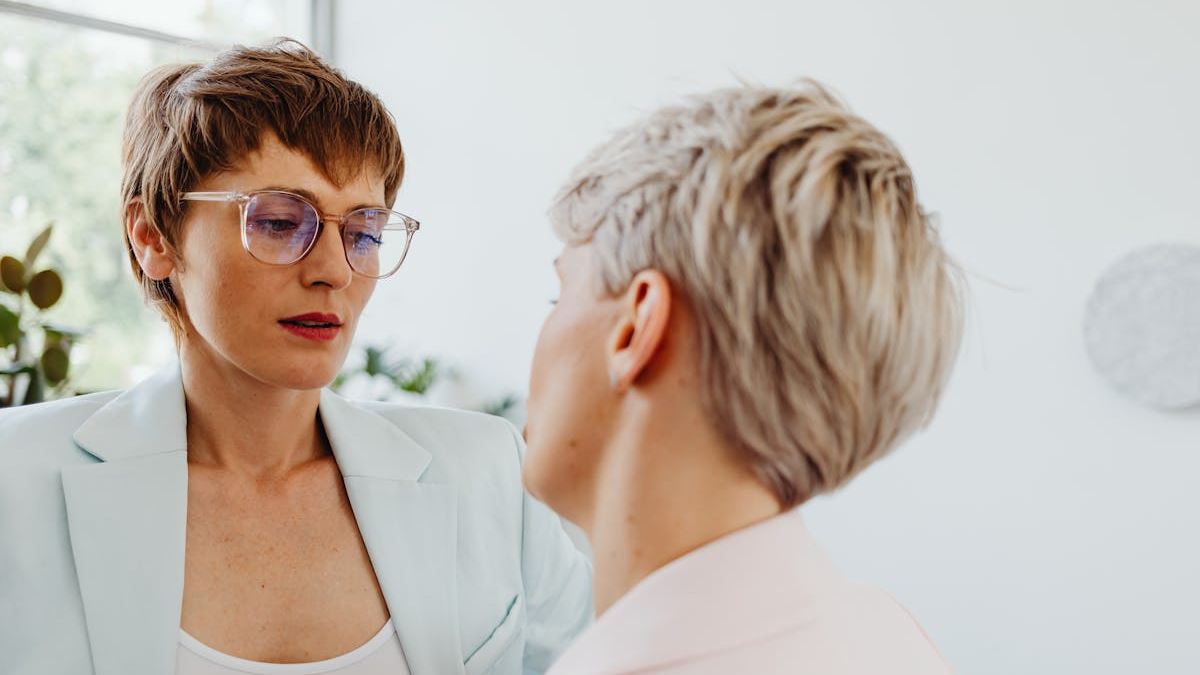 Transformative Short Haircuts for Women Over 60: Style, Comfort, and Confidence