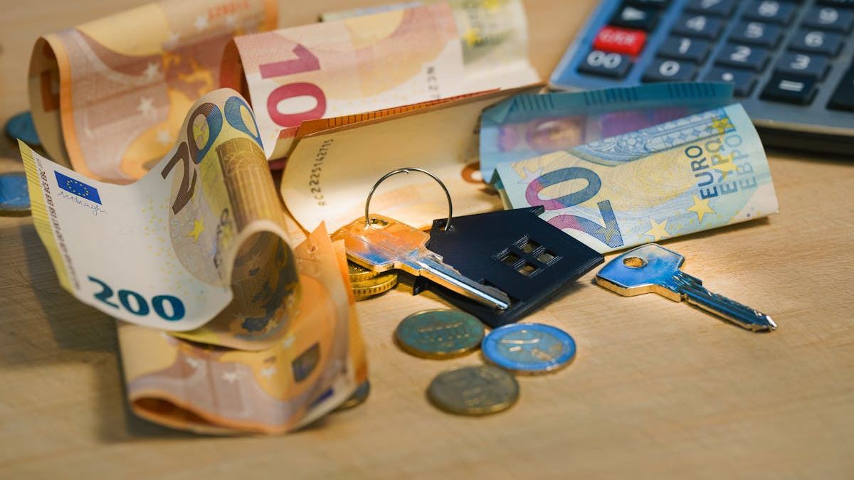Maximizing Value with Fast Home Cash Offers: Strategies and Insights for Sellers and Buyers