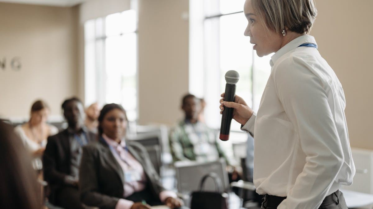 Leveraging Blended Learning Solutions for Corporate Training in the US: Strategies for Success