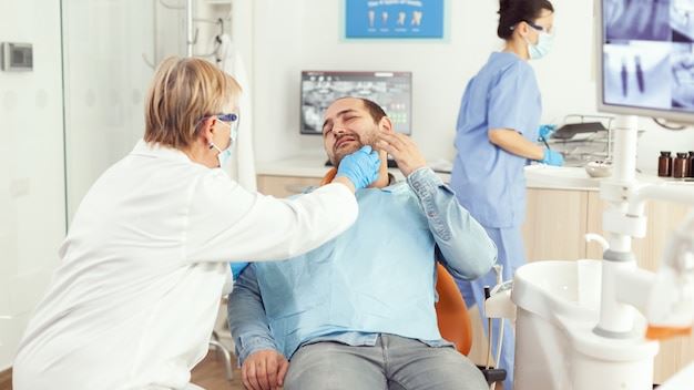 Top Tips for Finding the Best Dental Implants Dentists Nearby: A Guide for Americans