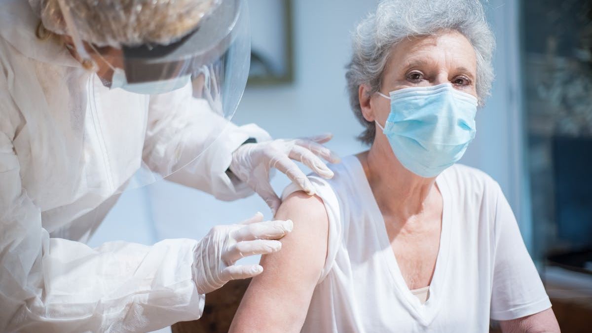Evaluating the Top Medical Alert Systems of 2024: A Critical Review for American Consumers