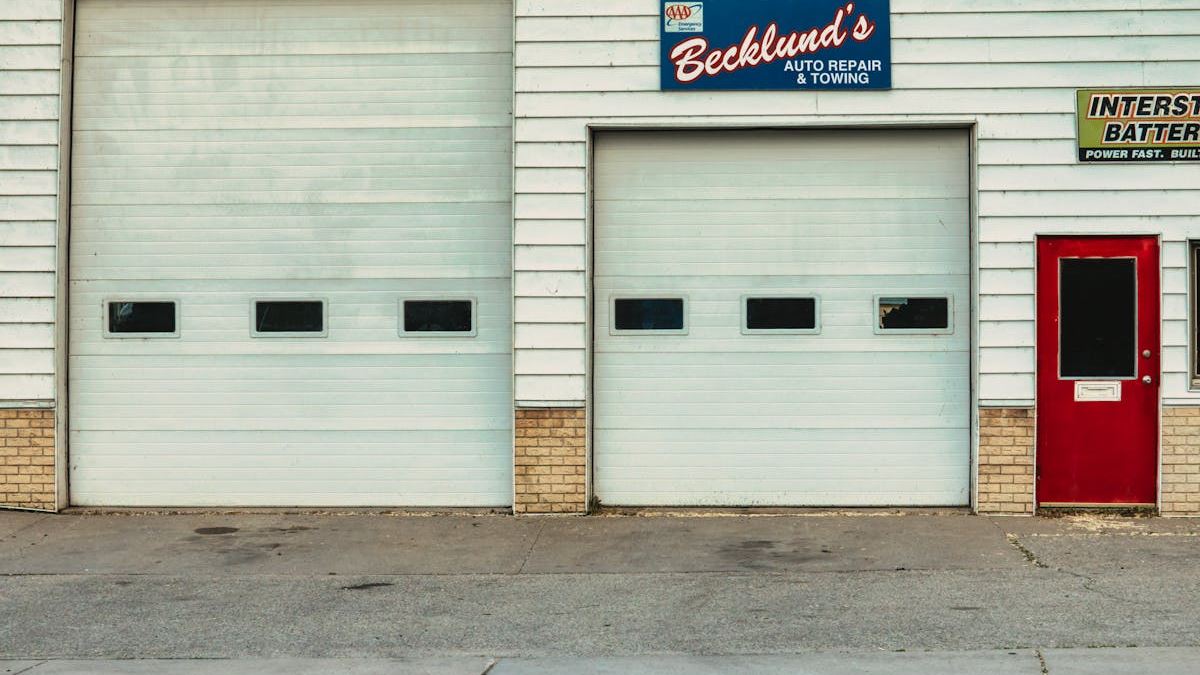 Top Strategies to Find the Nearest Residential Garage Doors Repairing in Your Community