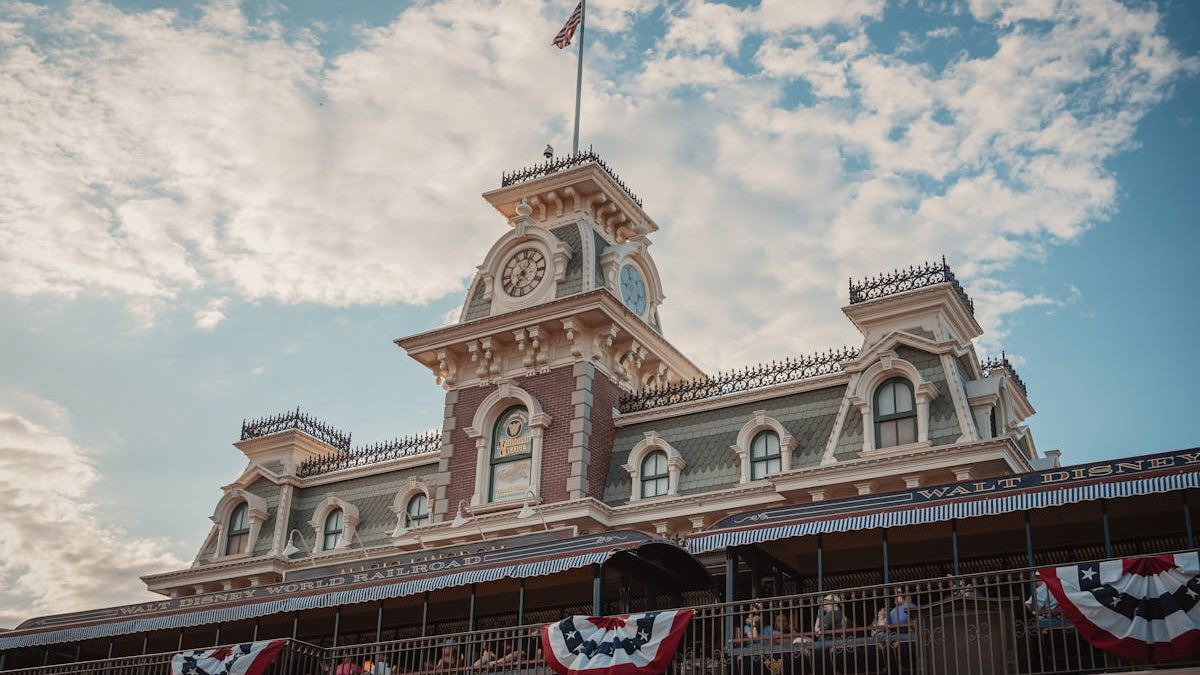A Comprehensive Guide to Family Adventure Trips in the USA: Top Destinations and Tips