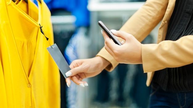Navigating the Future of Smartphones Ecommerce: Challenges and Opportunities in the U.S. Market