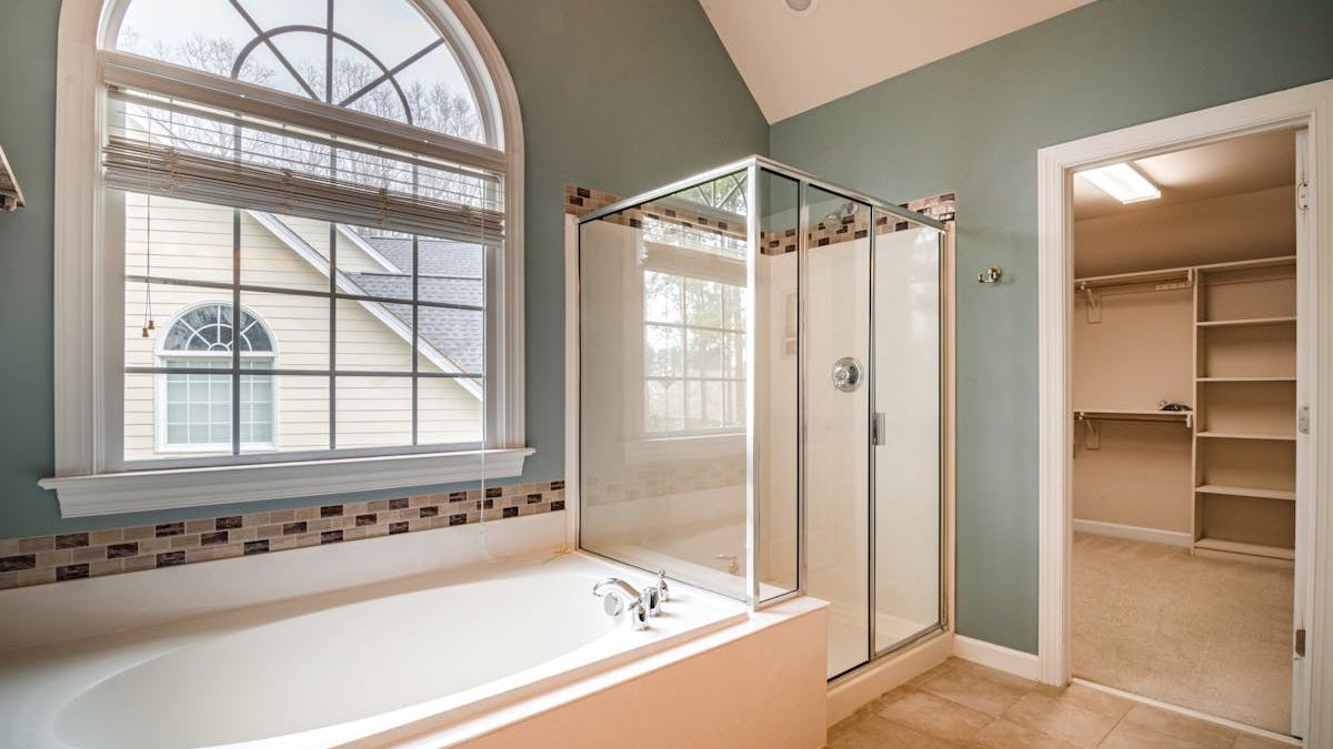 Choosing the Perfect Walk Shower: A Complete Buyer’s Guide for Modern Bathrooms