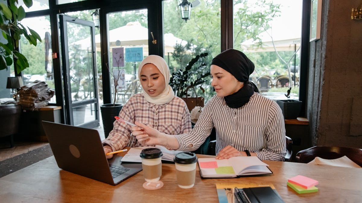 Navigating Your Future: How to Choose the Best Masters Social Work Online Program in the United States