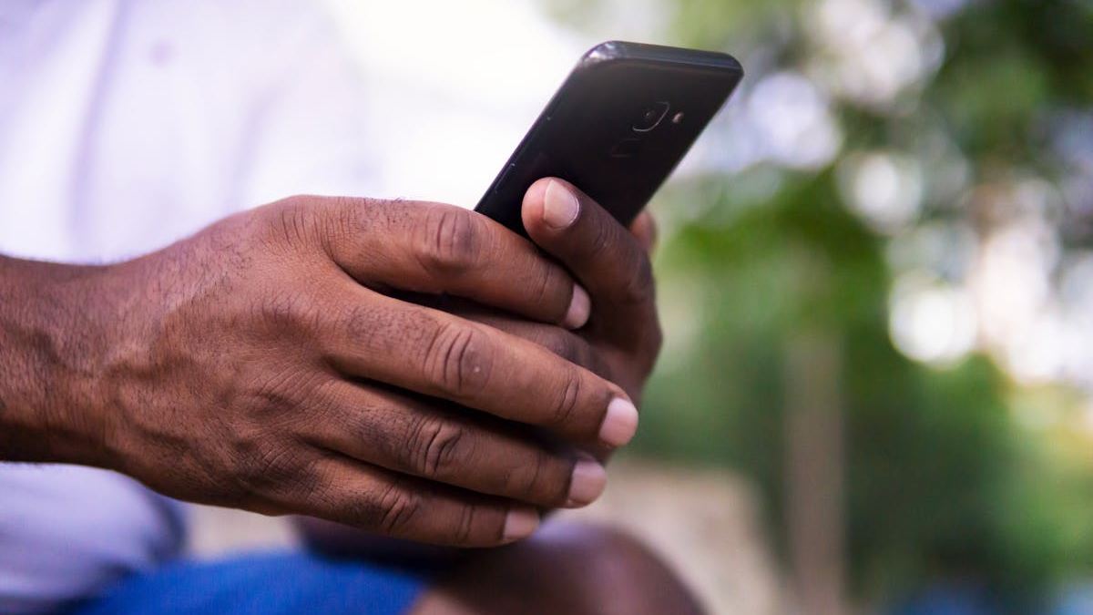 Comparing the Top Cell Phone Providers in the US: Which One Is Right for You?