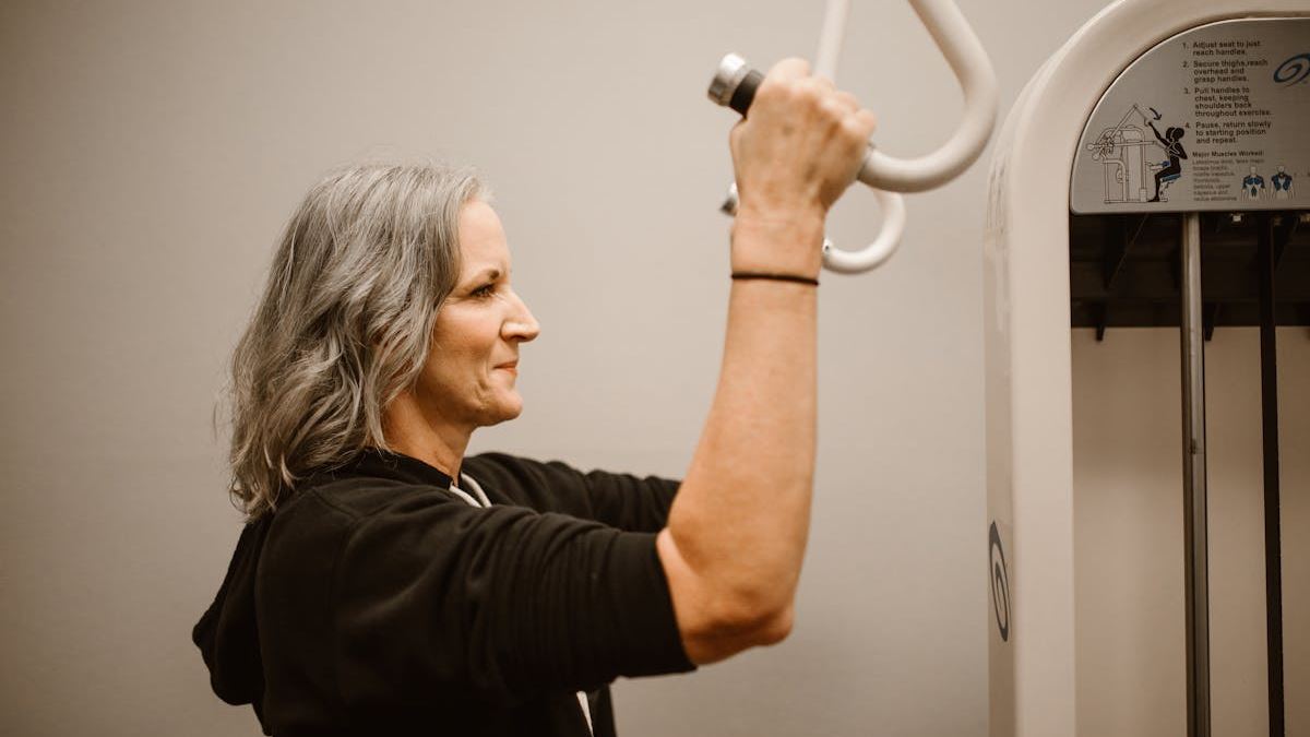 Timeless Elegance: Short Haircuts for Women Over 70 Redefining Style and Confidence