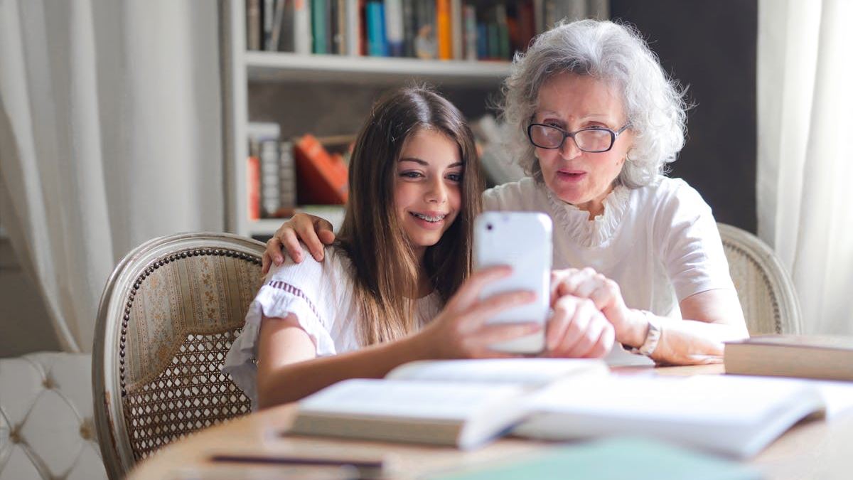 Enhancing Safety and Connectivity: The Role of Big Button Phones for Elderly Americans