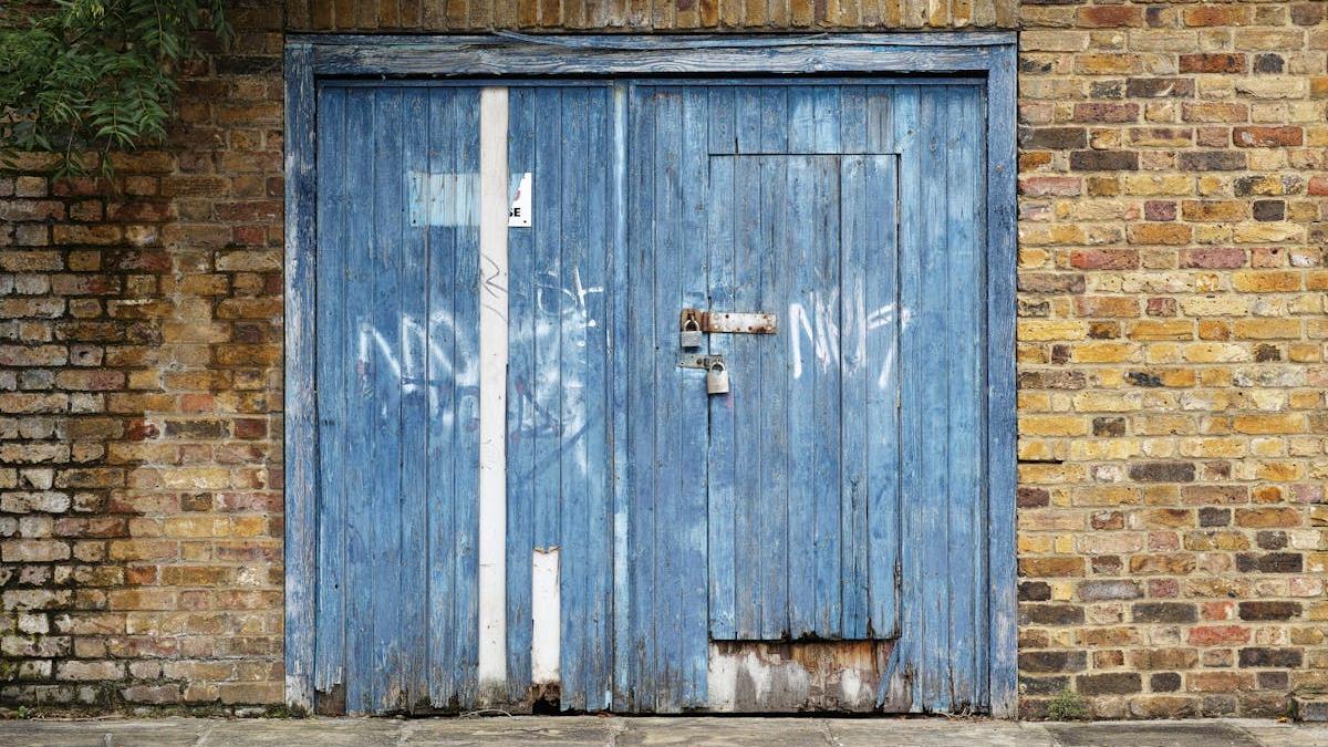 Top Considerations for Garage Door Replacement Close: Safety, Style, and Functionality