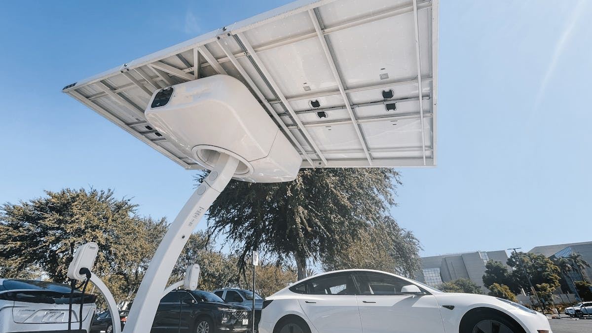 Maximizing Off-Grid Freedom with the NN4 Patriots Solar Generator: A Complete User’s Perspective
