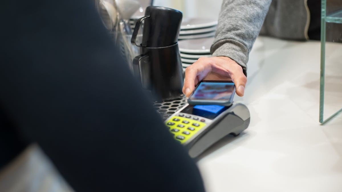 Understanding Consumer Needs and Behaviors in E-Commerce Shopping: Strategies for Success