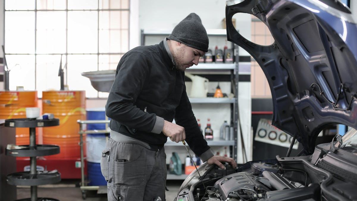Why Hiring a Local Residential Garage Doors Repair Technician Ensures Quality and Quick Service