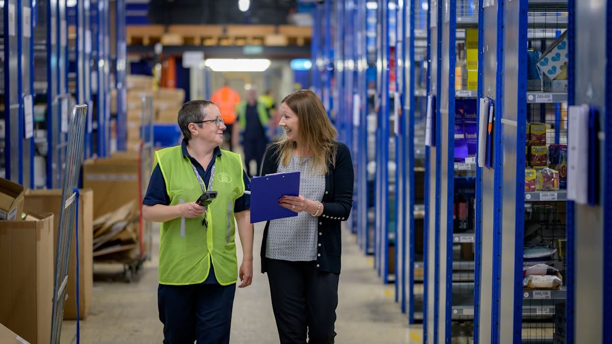 Maximizing Warehouse Efficiency Through AI-Powered Software Management Strategies