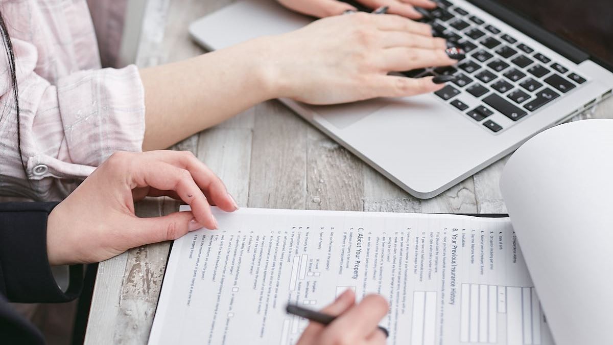 The Pros and Cons of Different Mortgage Companies: Making the Right Choice for Your Financial Future