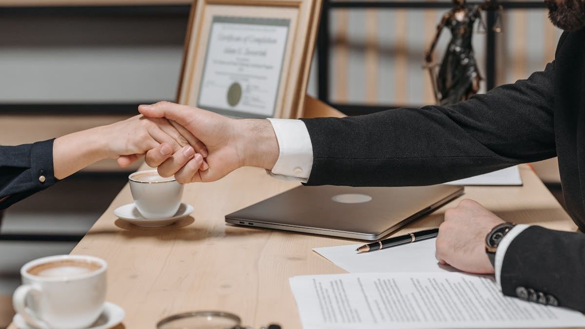 Navigating Workplace Injury Cases: How Injury Lawyers Support Employees in the United States