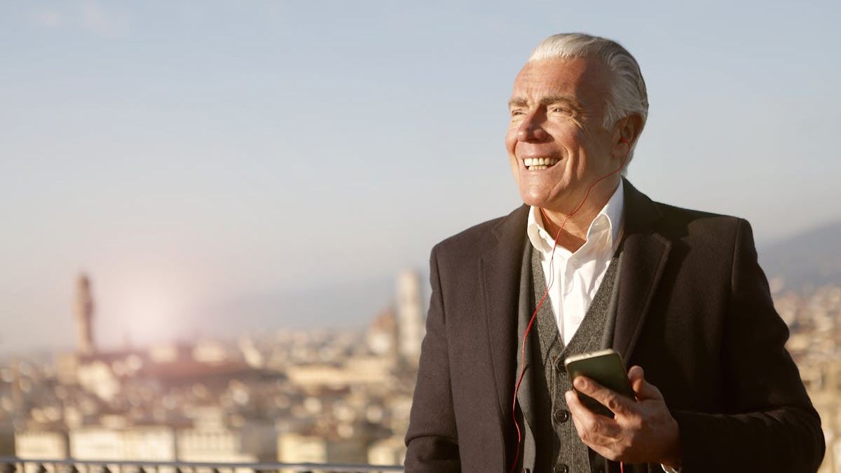 Top Tips for Seniors to Find the Best Cell Phone Deals in the United States