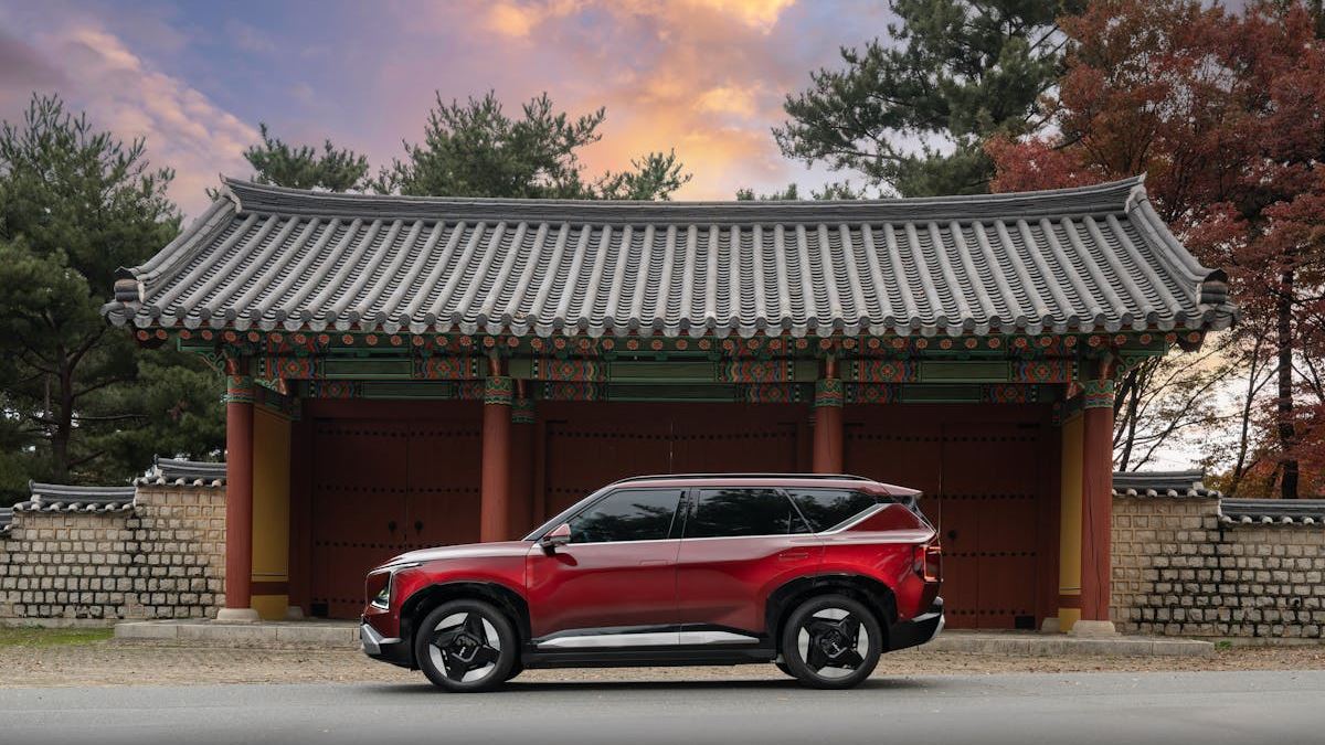Navigating the Transition: How EV Cars Are Redefining the American Automotive Landscape