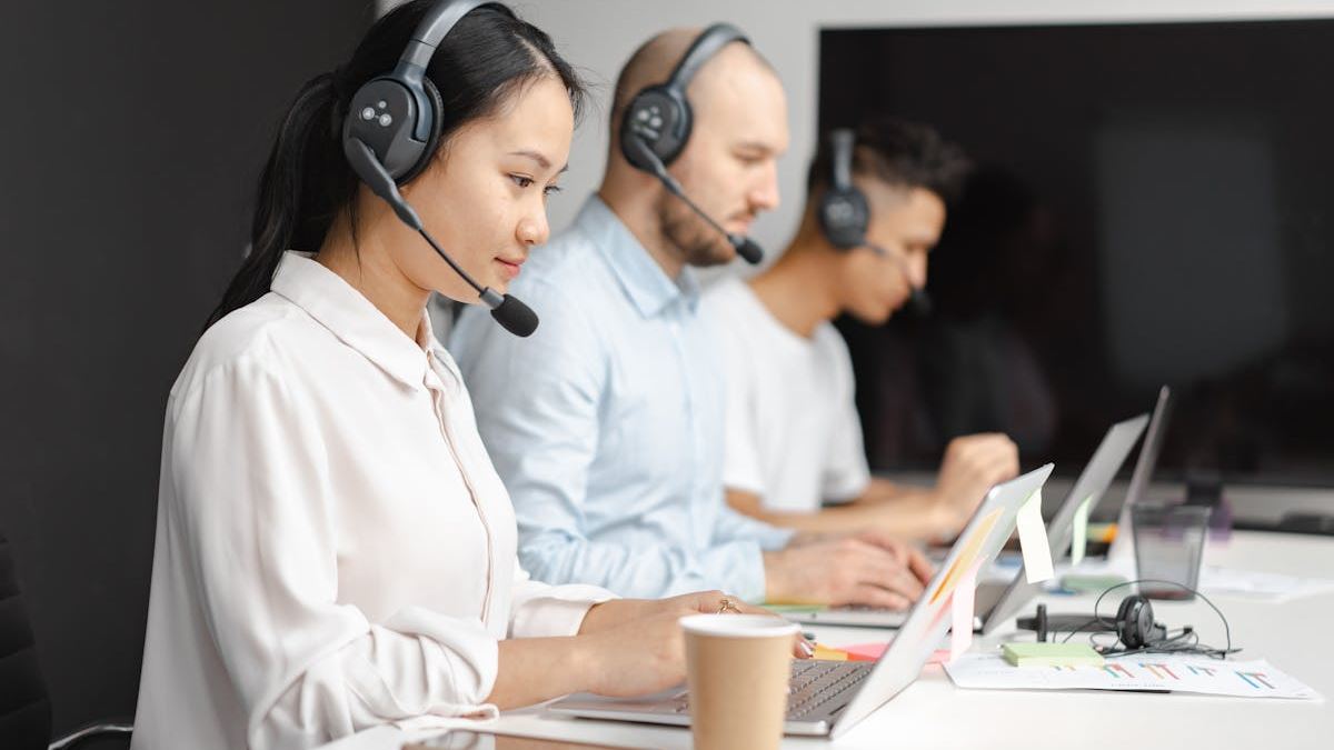 Maximizing Efficiency and Customer Satisfaction with HubSpot Help Desk Software: An In-Depth Analysis for U.S. Enterprises