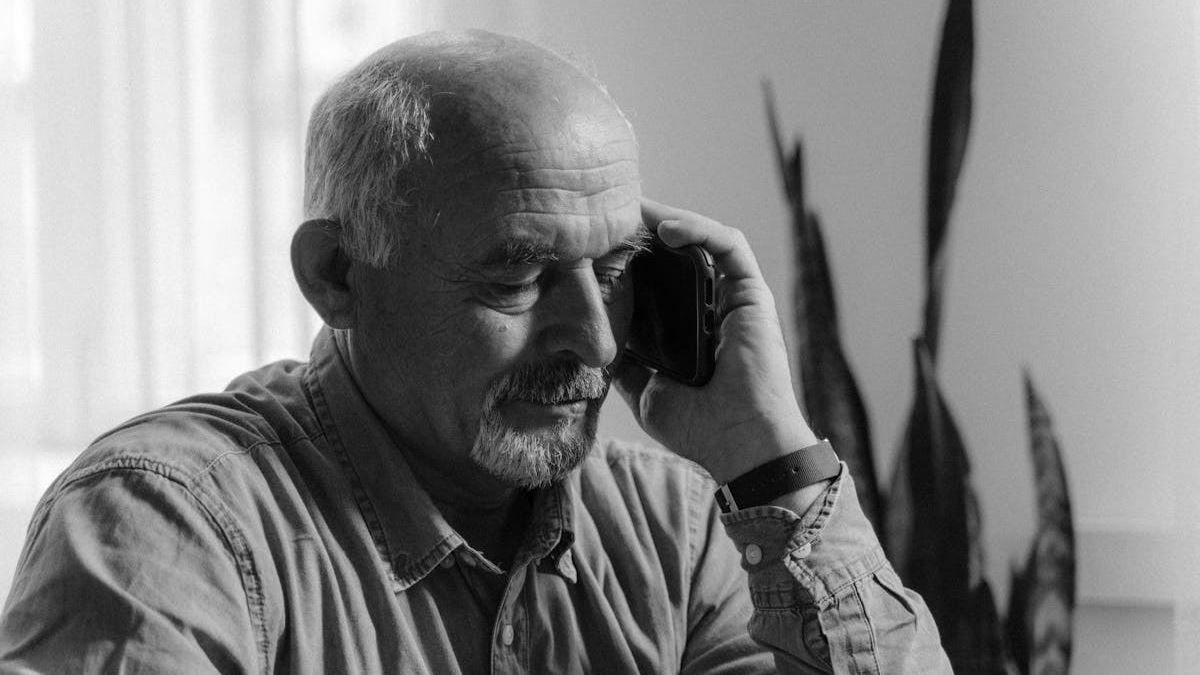 Top 5 Mobile Phone Services Perfect for Seniors in the United States: What You Need to Know