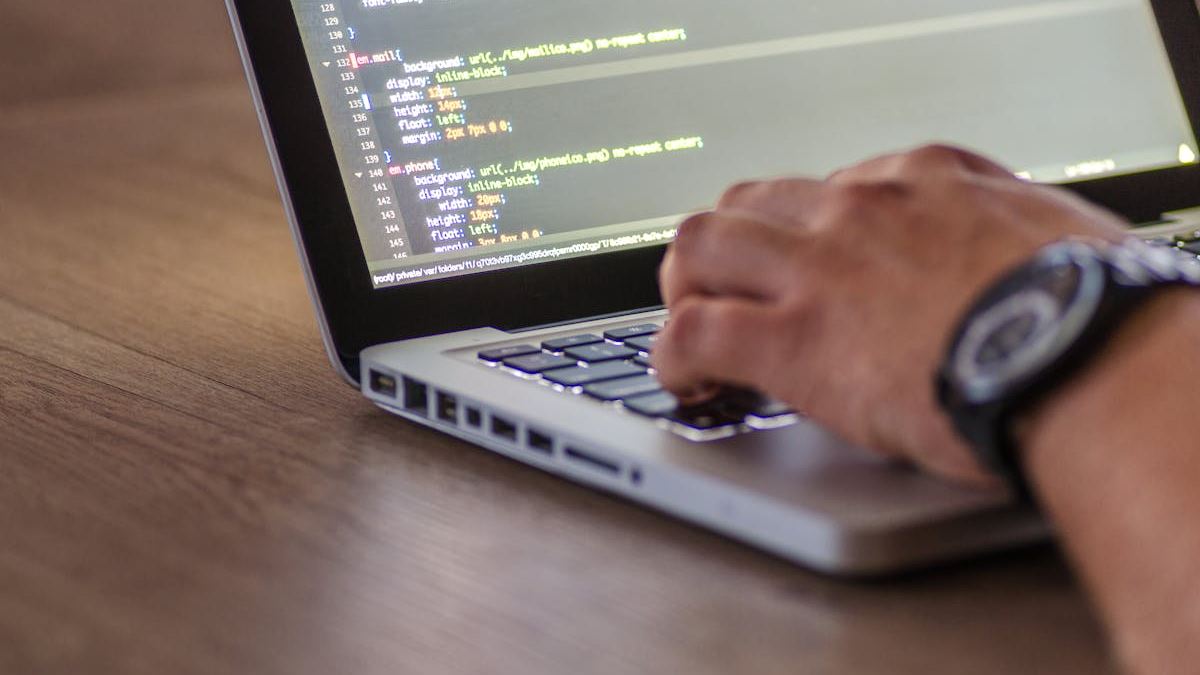 Maximizing Career Opportunities with an Accredited Online Associates Business Degree
