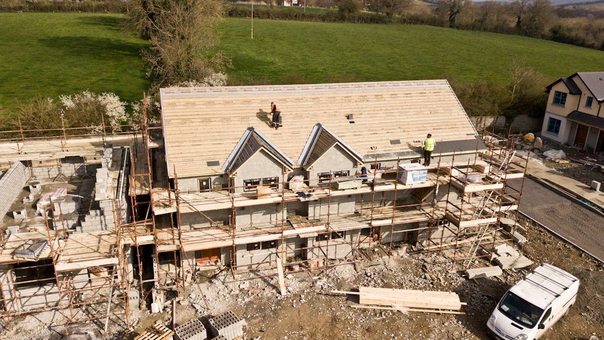Choosing a Reliable Roofing Company Near Me for Commercial Projects: Essential Tips and Insights