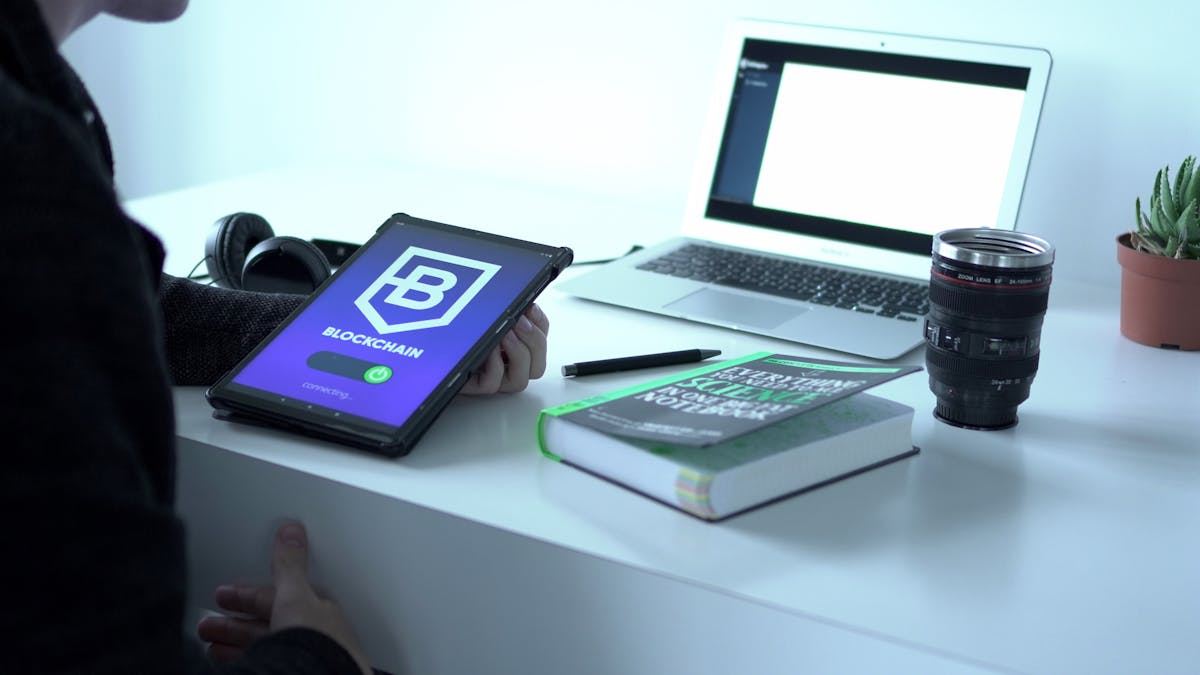 Revolutionizing Financial Services: How Blockchain Technology is Reshaping Banking and Investment in the United States
