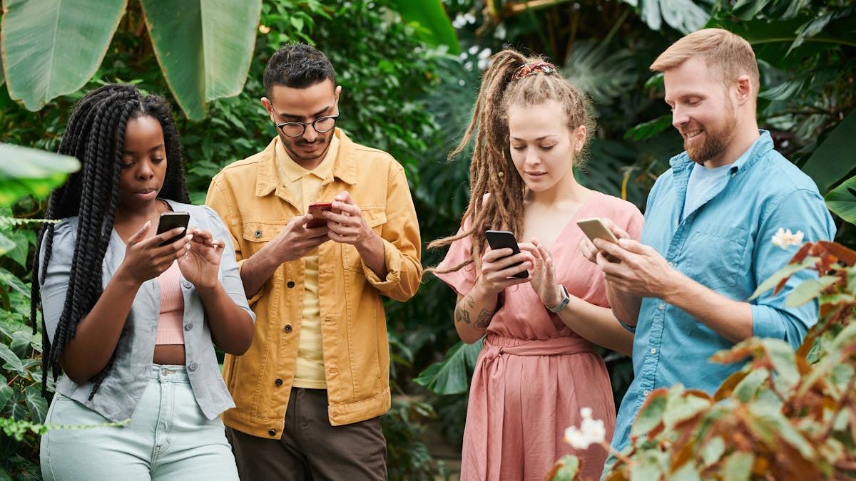 The Ultimate Review of the Latest Mobile Phones: What American Consumers Must Know in 2024
