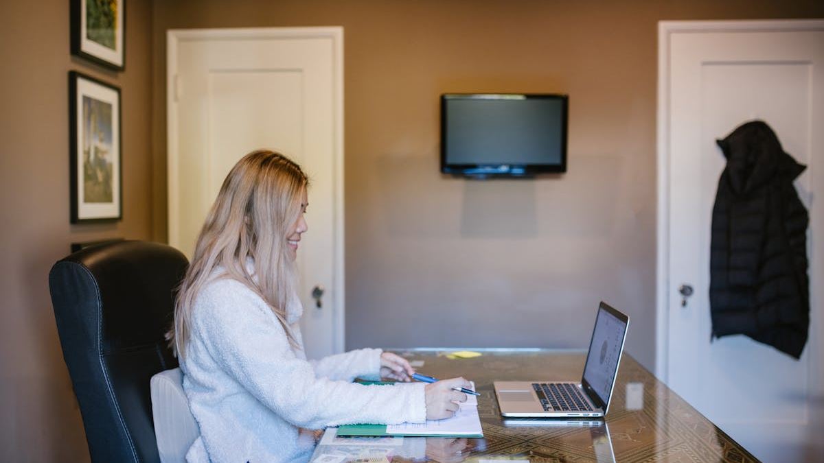 Navigating the World of Open Enrollment Online College Courses: Opportunities and Challenges in the U.S.