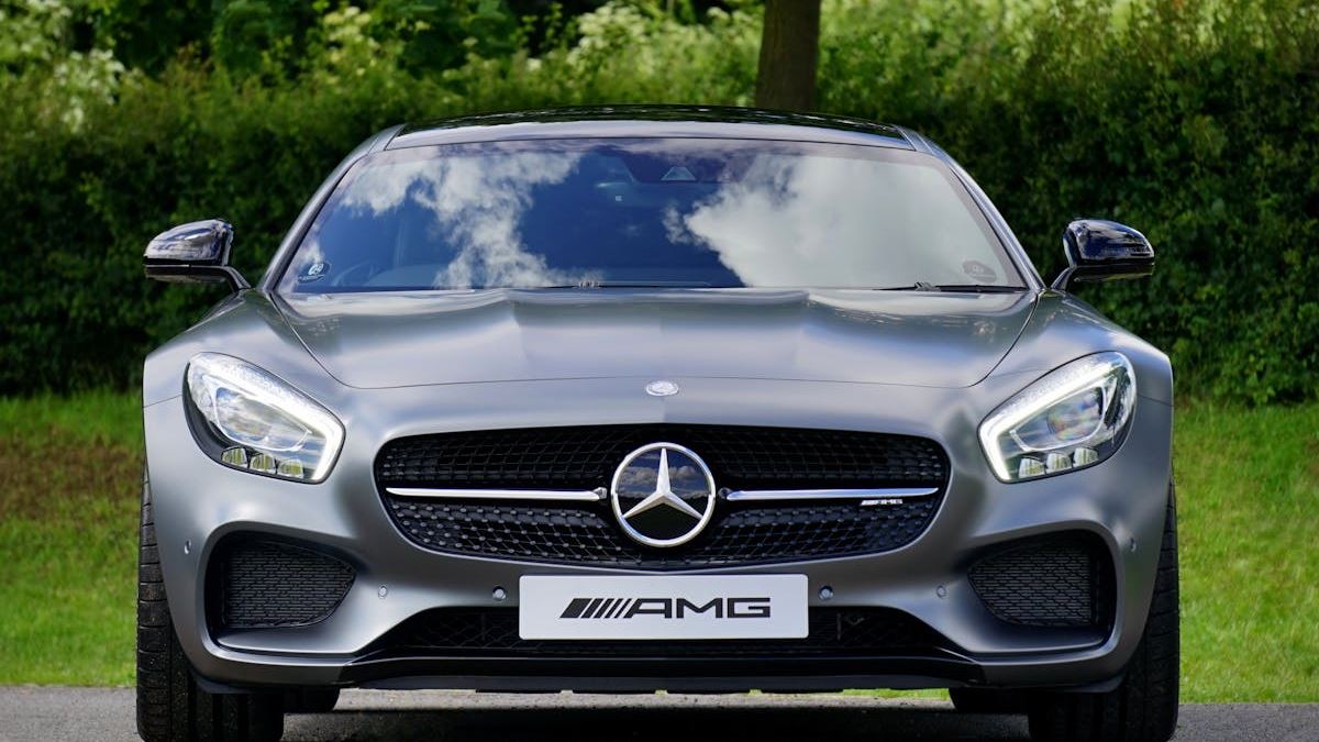 How to Choose the Perfect Luxurious Car in the United States: A Complete Buyer’s Guide