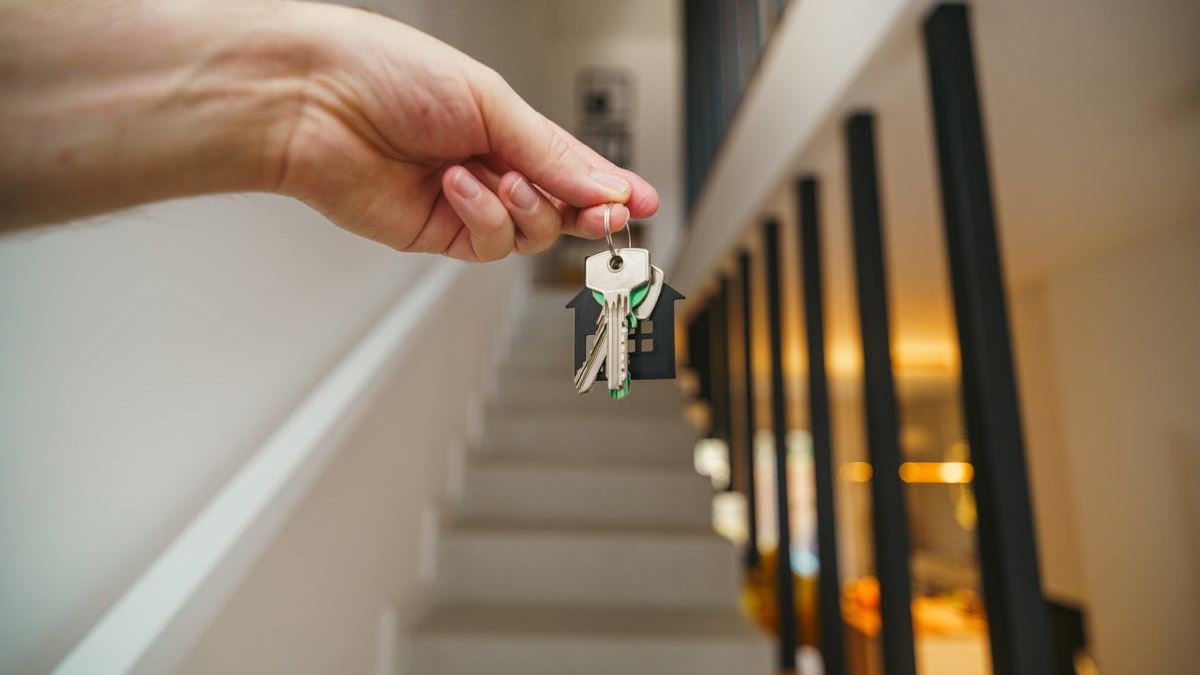 Maximizing Your Property Investment: Finding a <strong>Real Estate Agent Near Me</strong> Who Knows Market Trends and Strategies in the United States