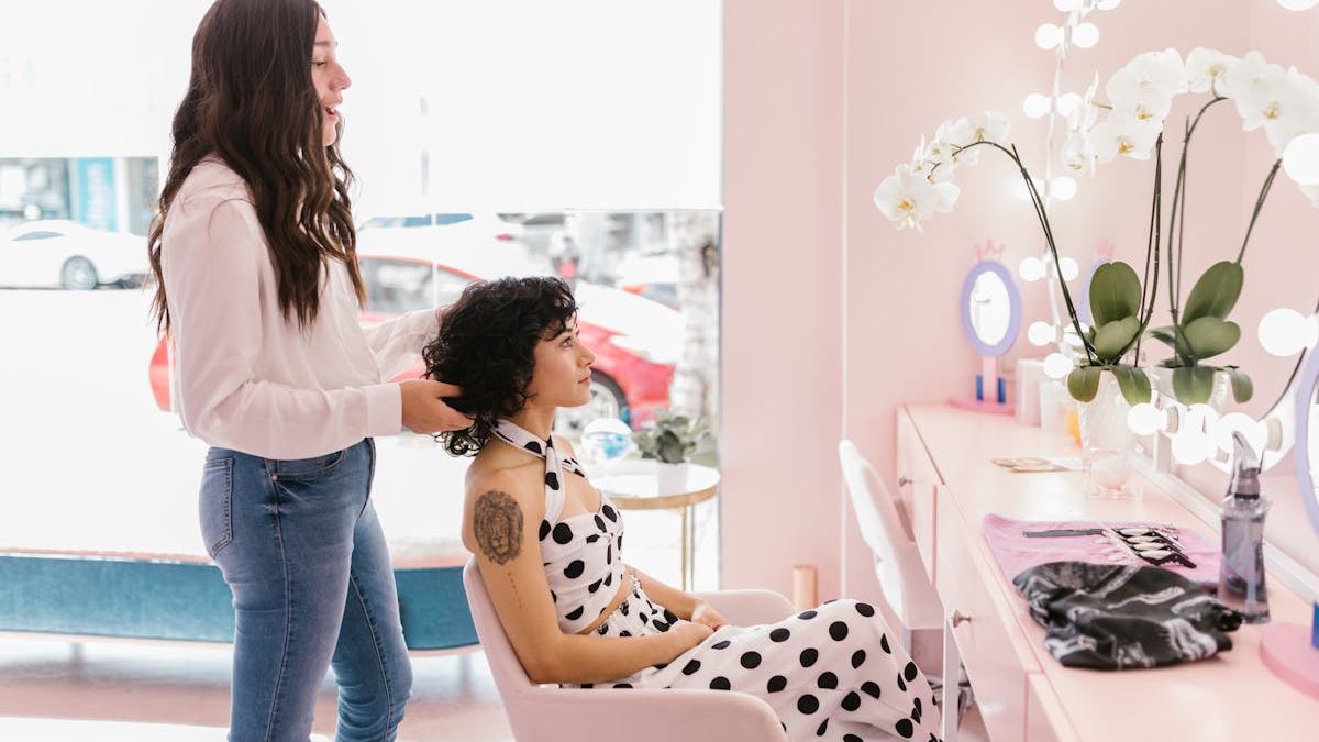 Timeless and Trendy: Essential Haircuts Women Over 60 Will Love in 2024