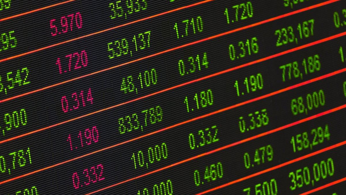 Investing in Nasdaq 100 ETFs for a Brighter Financial Future