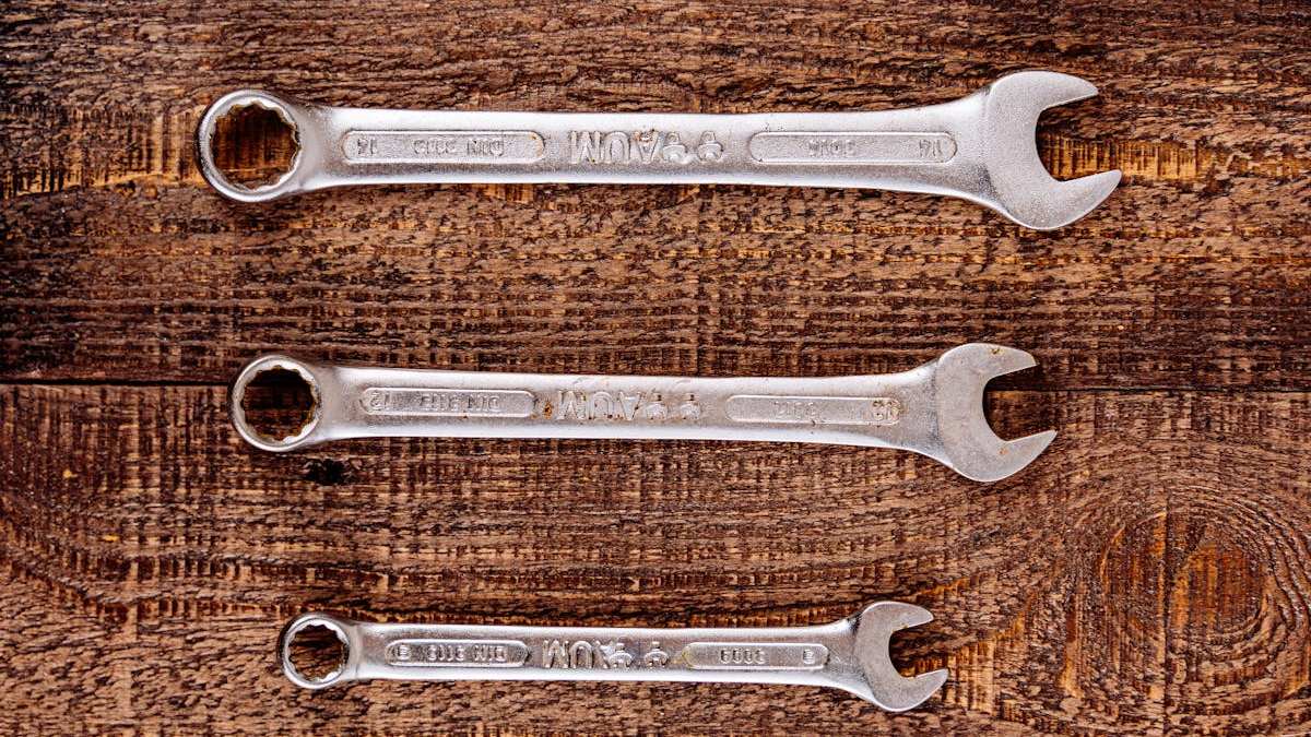 Choosing the Best in a Hurry: How the Top Fastest Garage Door Repair Service Providers Ensure Rapid Fixes in the US